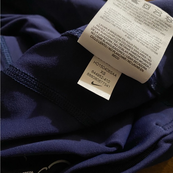 Women’s Nike Dri-Fit in Blue XS - Picture 4 of 4